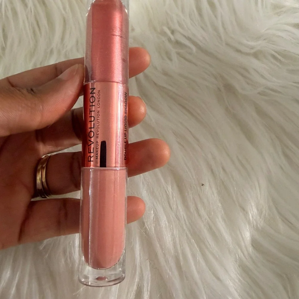 Makeup Revolution Double Up Liquid Shadow Infatuated Rose Gold New Dual Ended